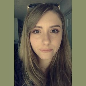 Meet your Posher, Becca